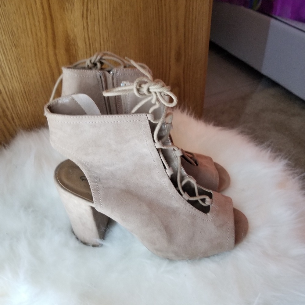 Chunky Heel lace up Heels - Picture 3 of 3